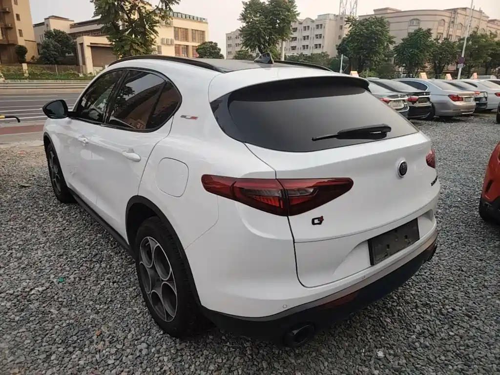 Alfa Romeo Stelvio — миниатюра 5