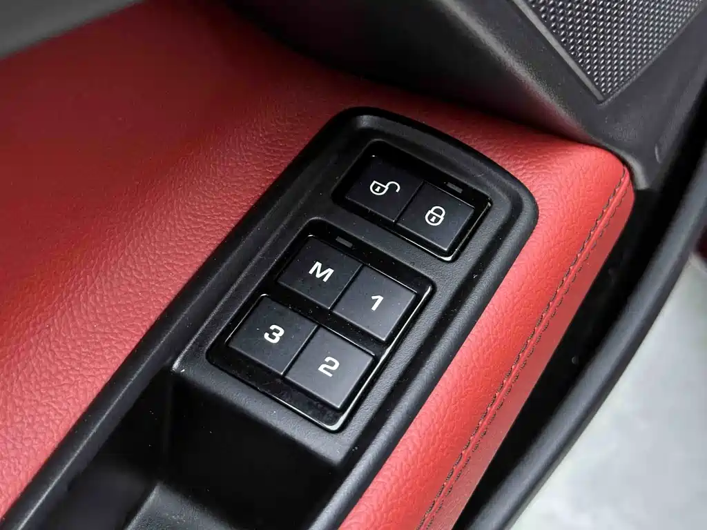 Jaguar XE 2015 2.0T 200PS R-Sport