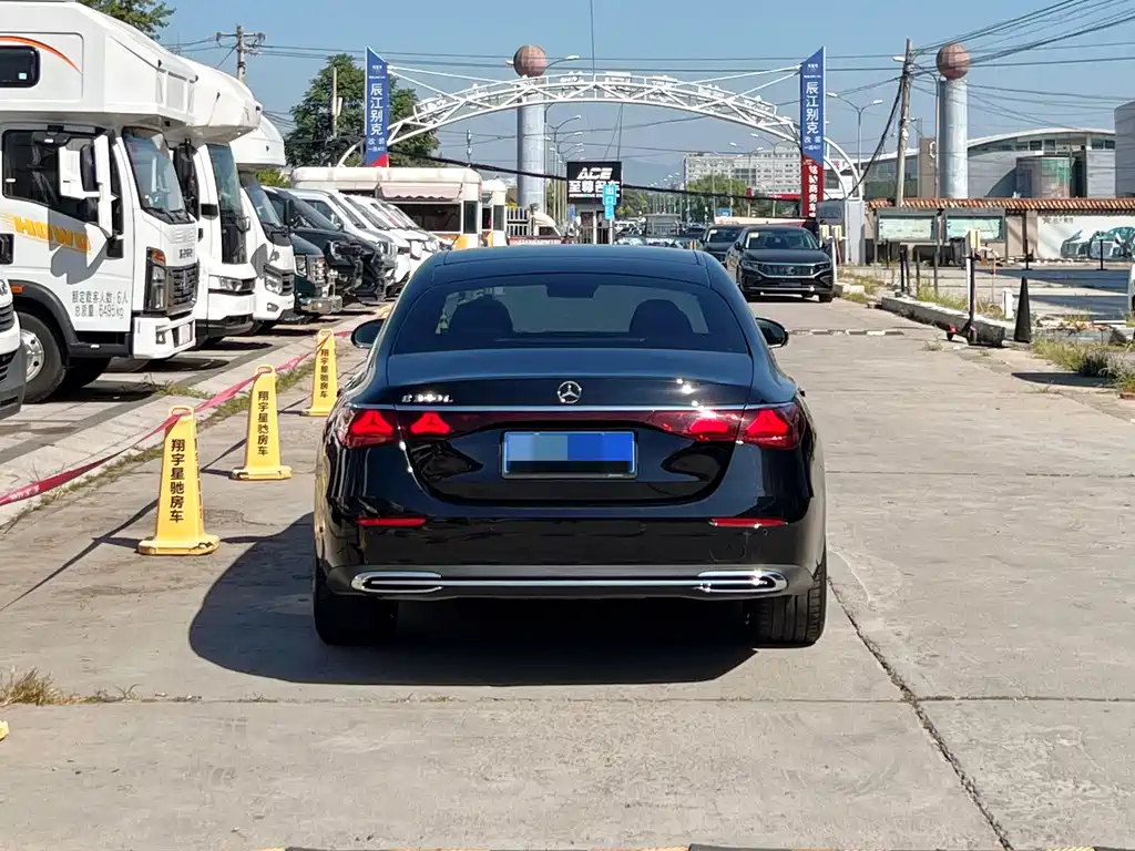Mercedes-Benz E-Class — миниатюра 4