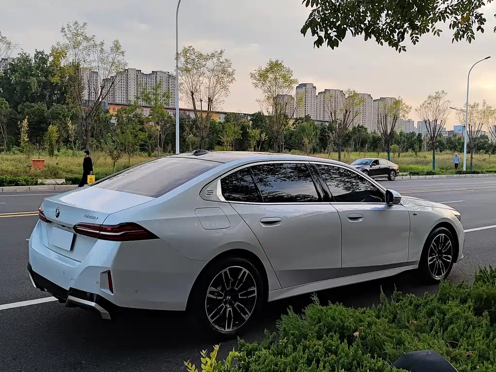 BMW 5 Series — миниатюра 35