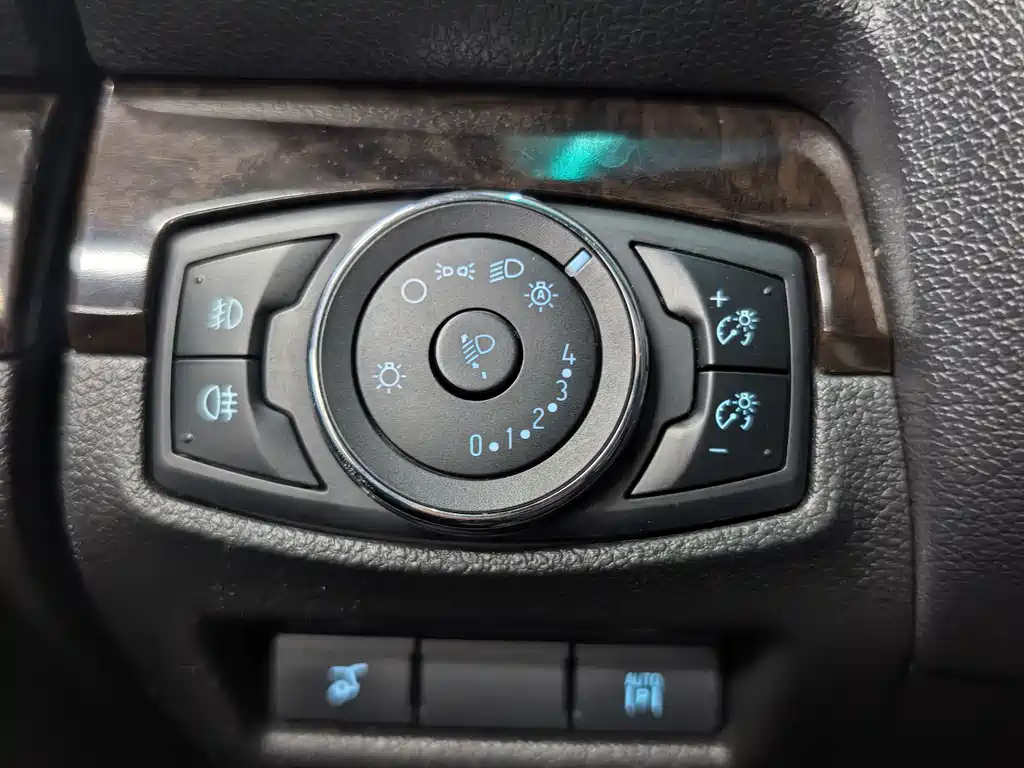 Ford Explorer (Import) — миниатюра 26