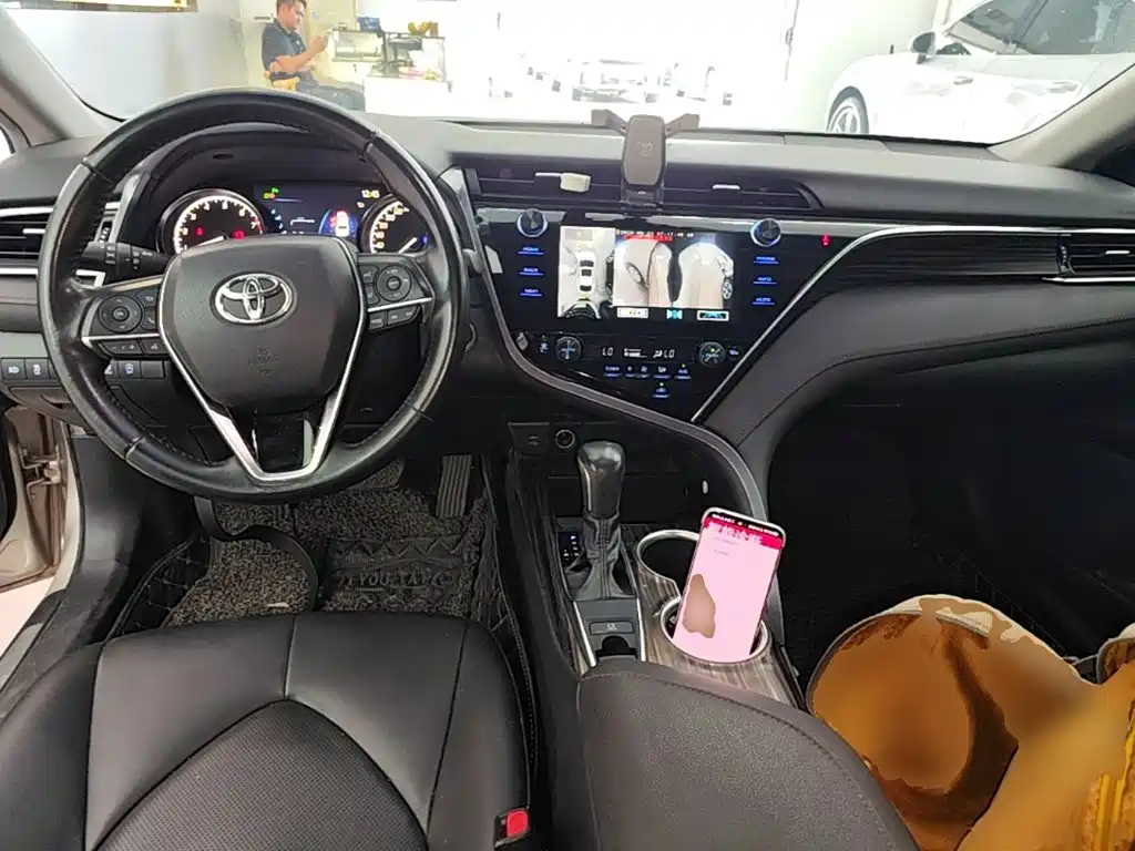 Toyota Camry — миниатюра 10