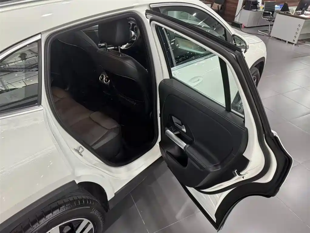 Mercedes-Benz GLA 2024 — фото 18