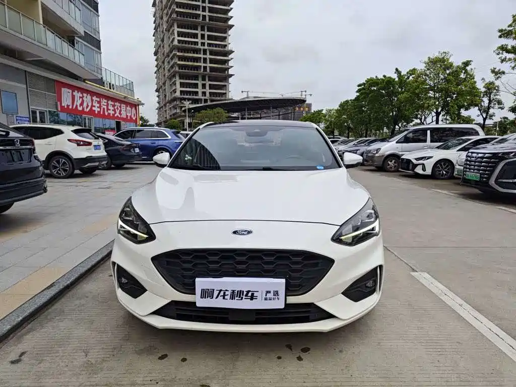 Ford Focus 2021 EcoBoost 180 AT ST Line