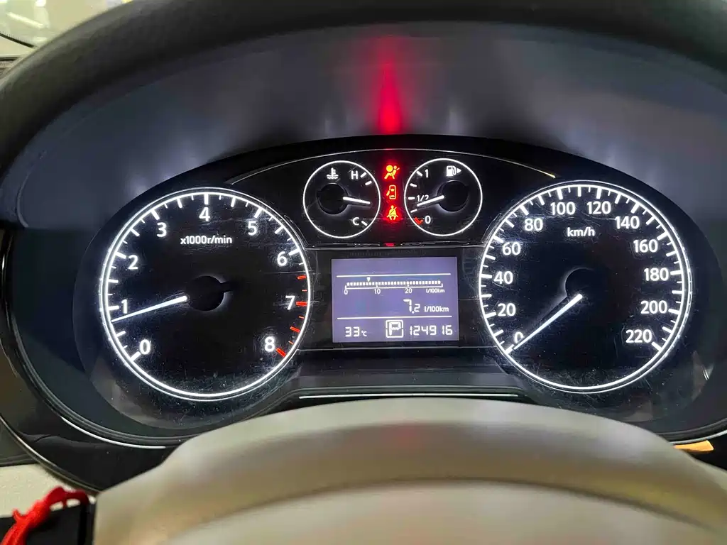 Nissan Tiida — миниатюра 10