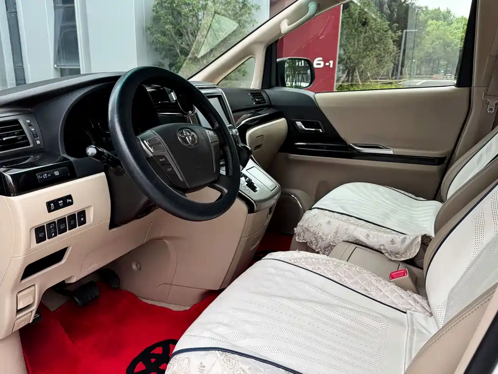 Toyota Alphard — миниатюра 9
