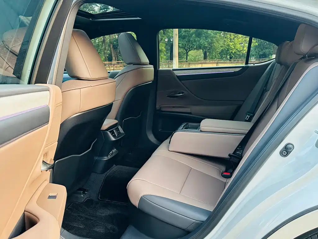 Lexus ES — миниатюра 14