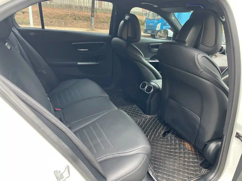 Mercedes-Benz C-Class — миниатюра 6