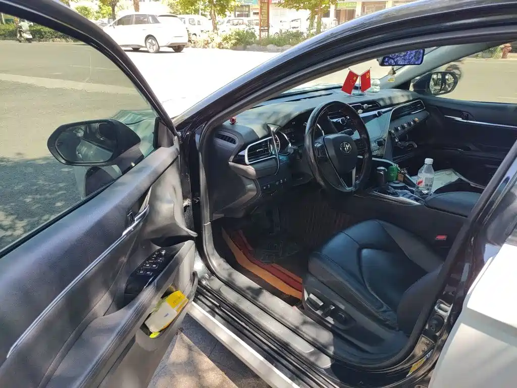 Toyota Camry — миниатюра 17