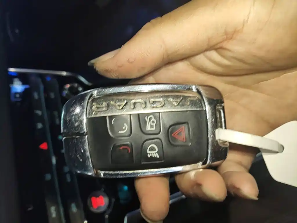 Jaguar XFL — миниатюра 9