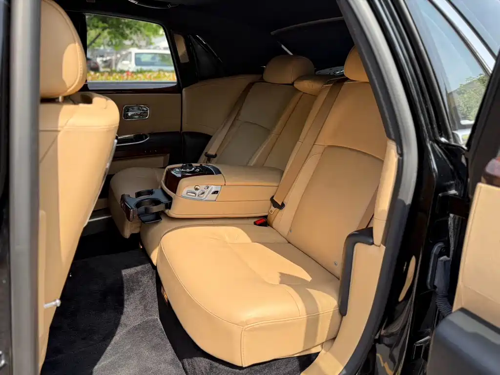 Rolls-Royce Ghost — миниатюра 12