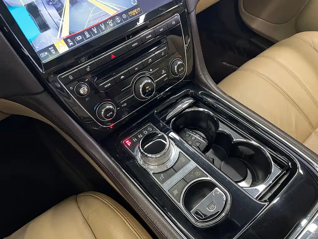 Jaguar XJ — миниатюра 42