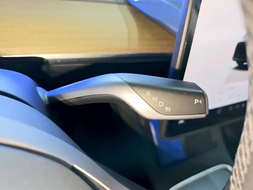 Tesla Model Y — миниатюра 14