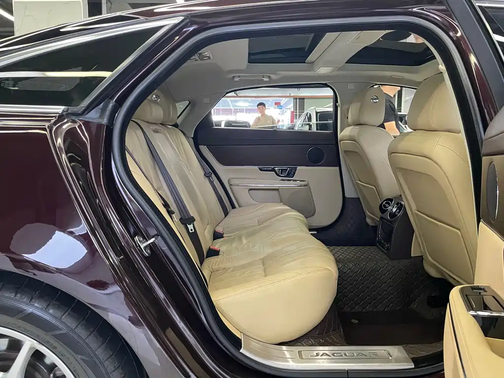 Jaguar XJ — миниатюра 11