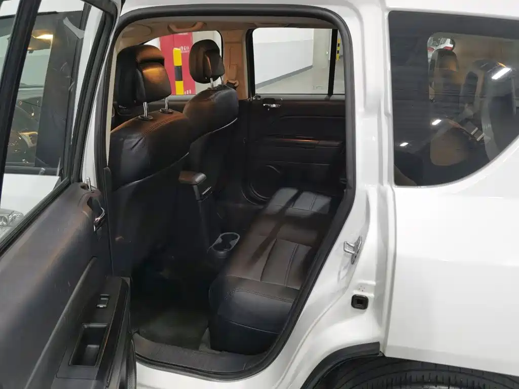 Jeep Compass (Import) — миниатюра 15