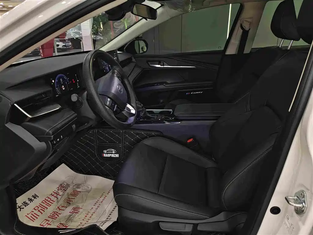 Toyota Camry — миниатюра 4