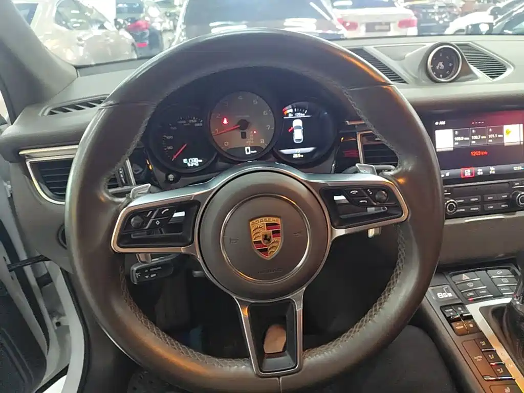 Porsche Macan — миниатюра 11