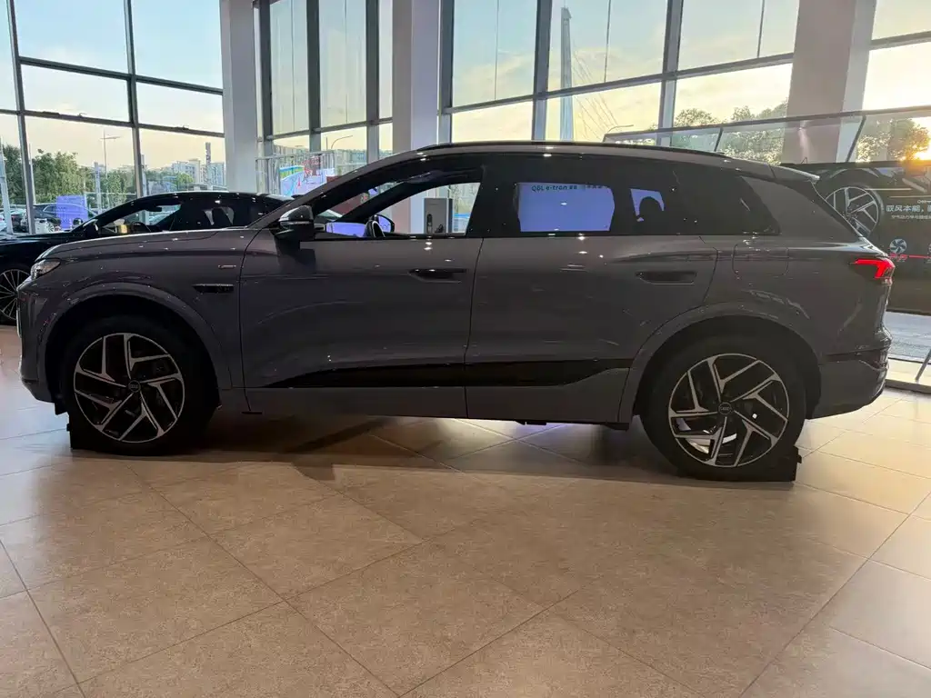 Audi Q6L e-tron — миниатюра 3