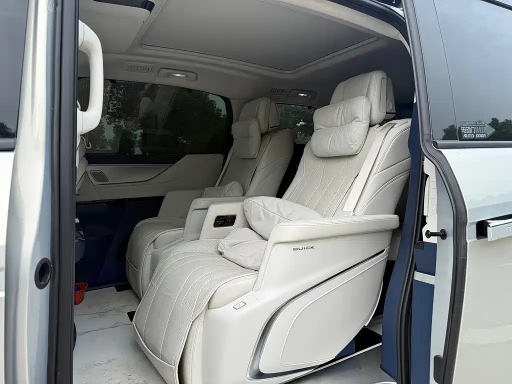 Buick GL8 Hybrid — миниатюра 6