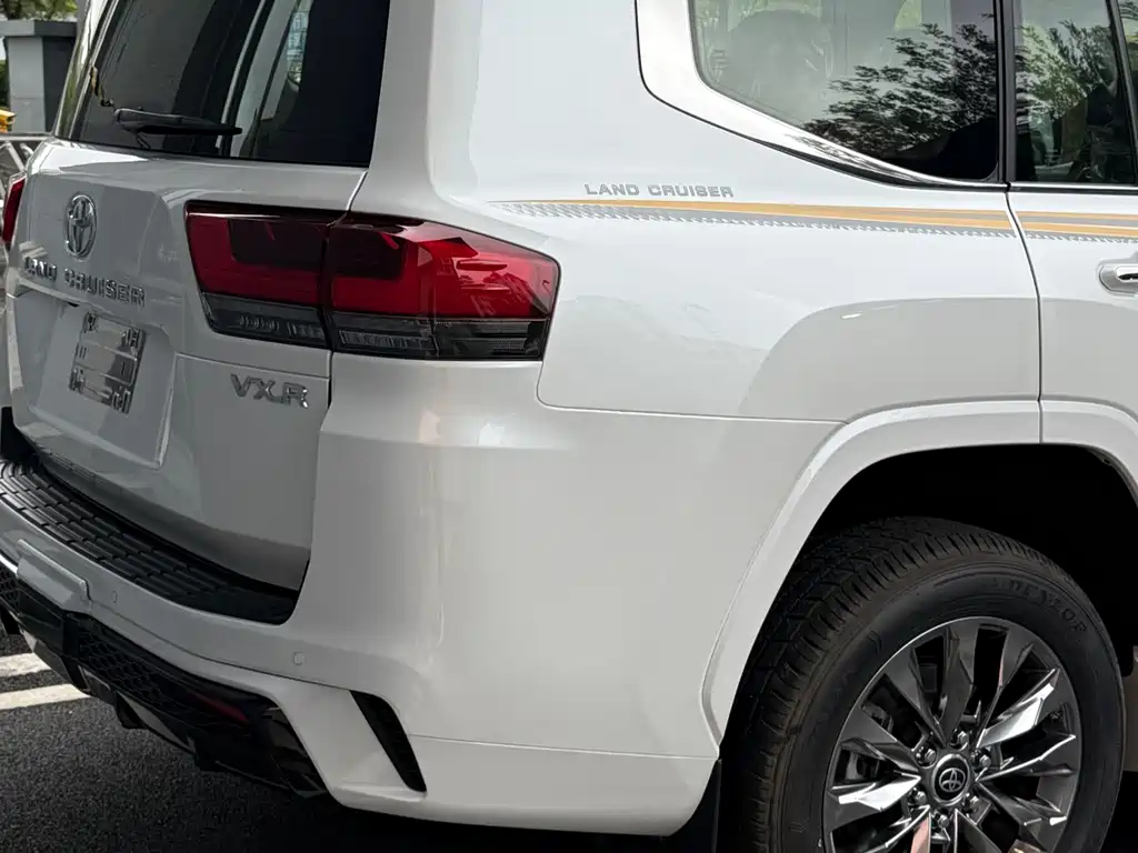 Toyota Land Cruiser LC300 2025 3.5T VX-R