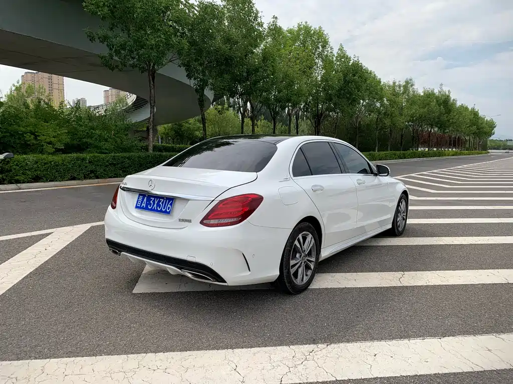 Mercedes-Benz C-Class — миниатюра 12