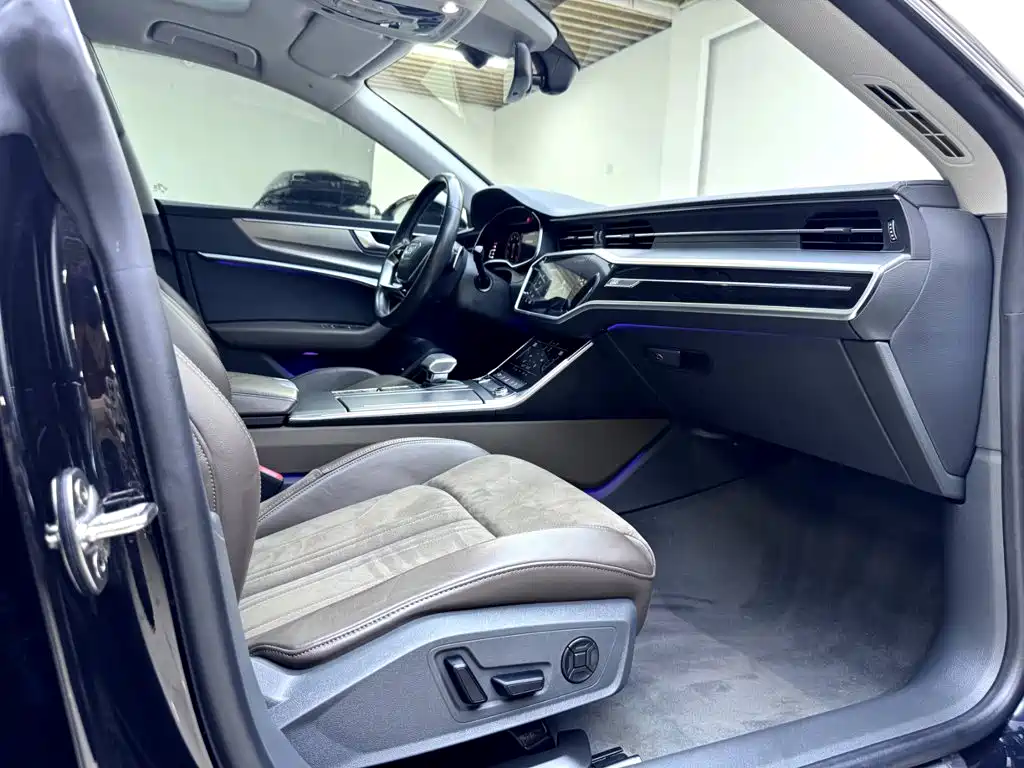 Audi A7L — миниатюра 11