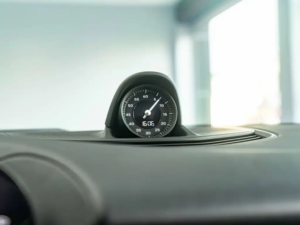Porsche Taycan — миниатюра 11