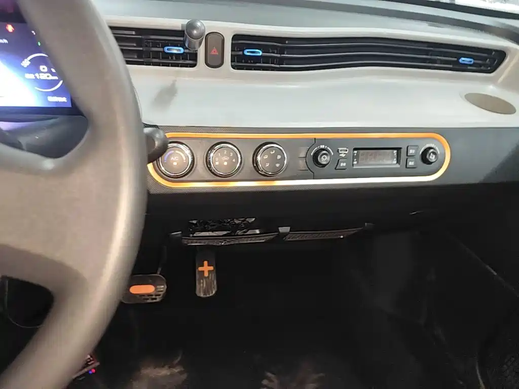 Wuling MINIEV — миниатюра 13