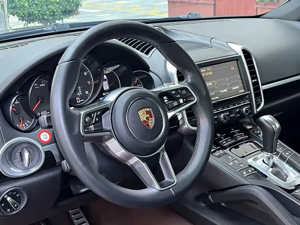Porsche Cayenne — миниатюра 17