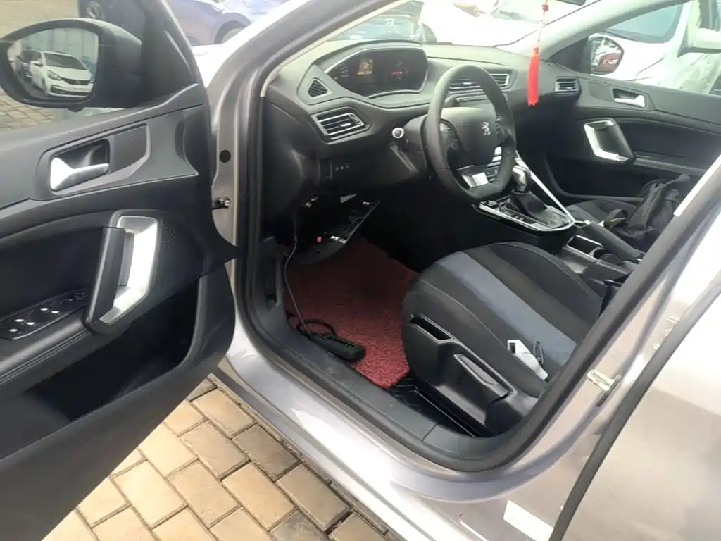 Peugeot 308 — миниатюра 16