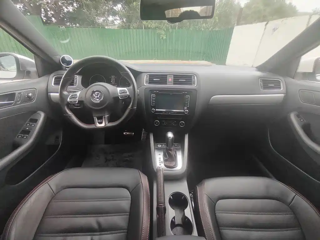 Volkswagen Sagitar 2013 2.0TSI GLI