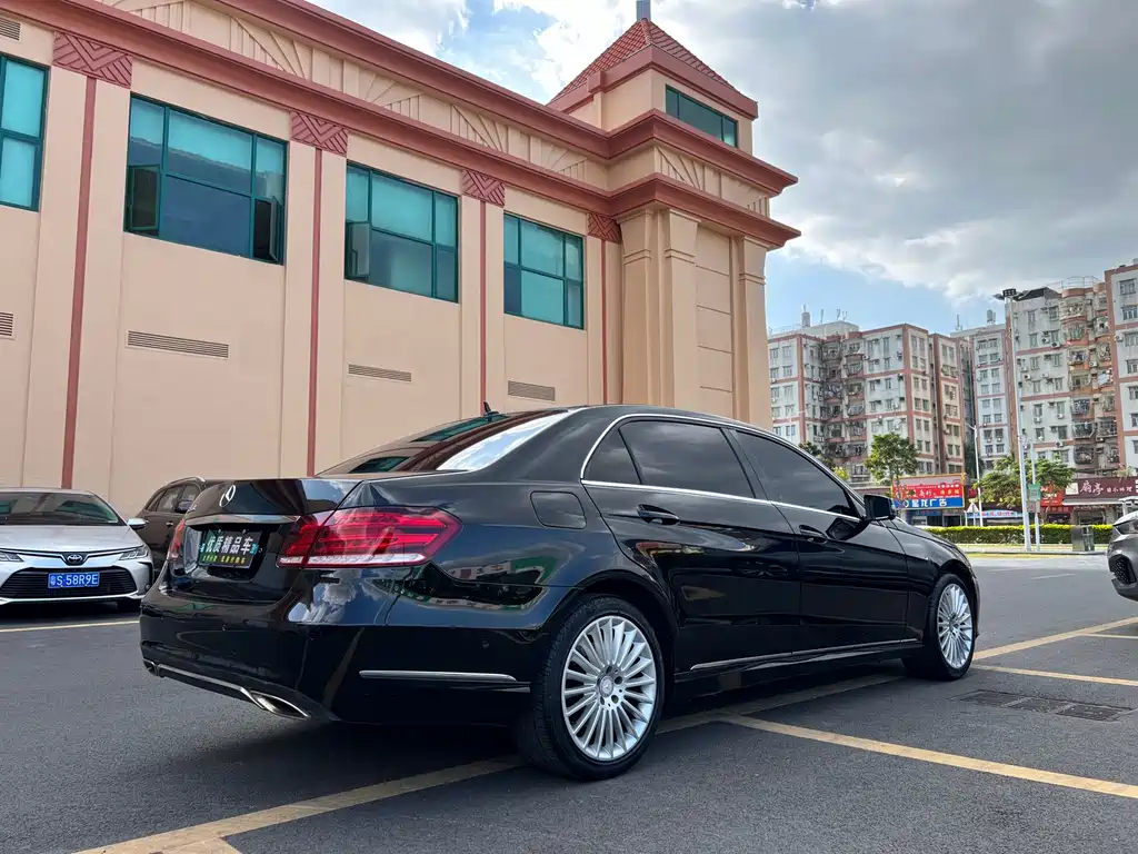 Mercedes-Benz E-Class — миниатюра 4