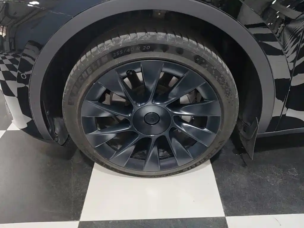 Tesla Model Y — миниатюра 23