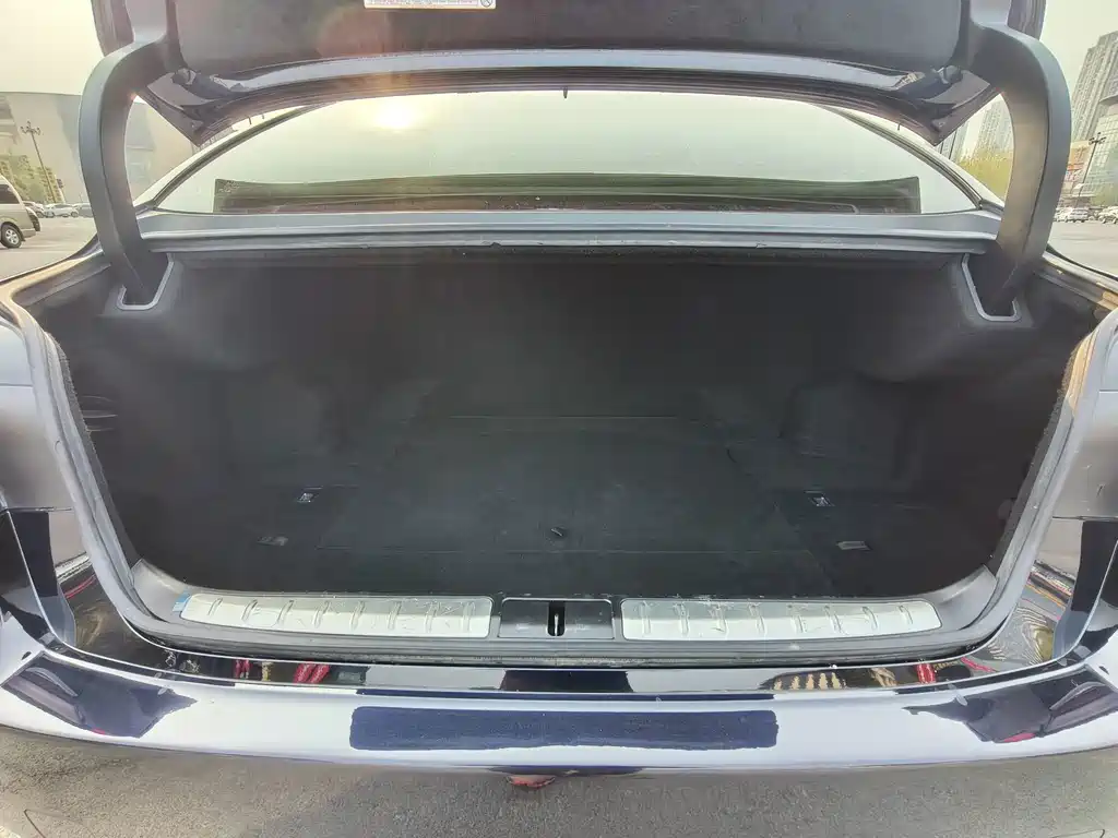 Lexus LS — миниатюра 15