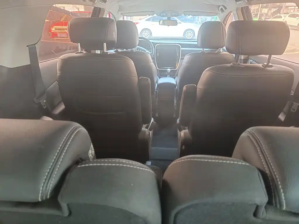 BYD MAX — миниатюра 10