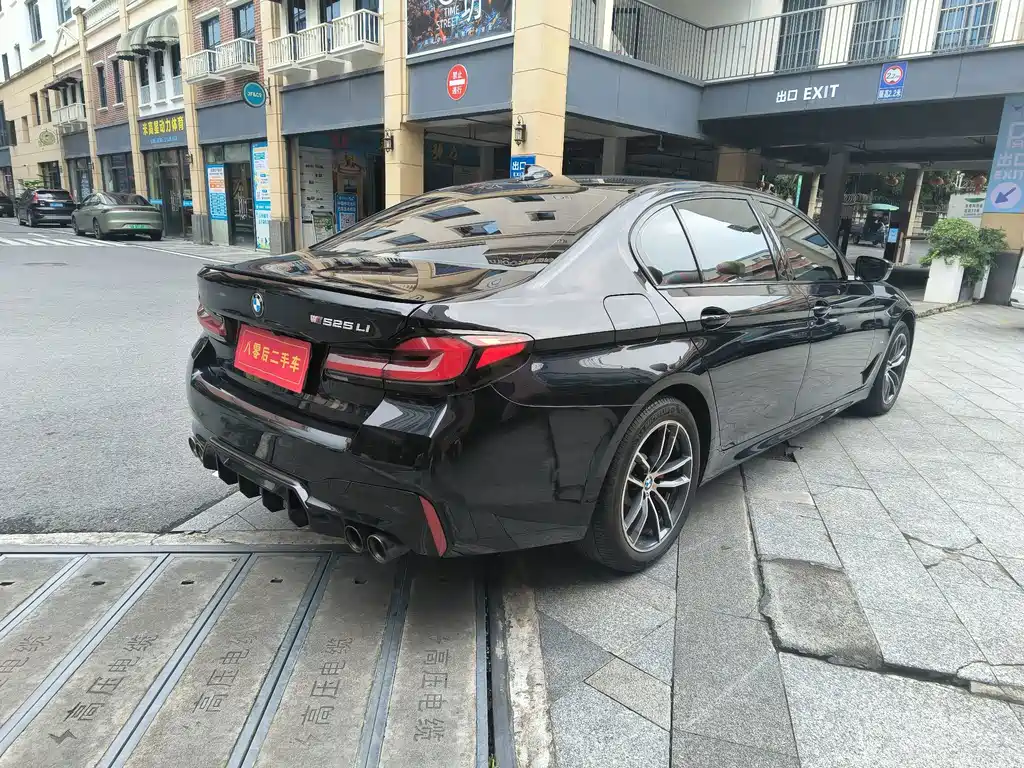 BMW 5 Series — миниатюра 8