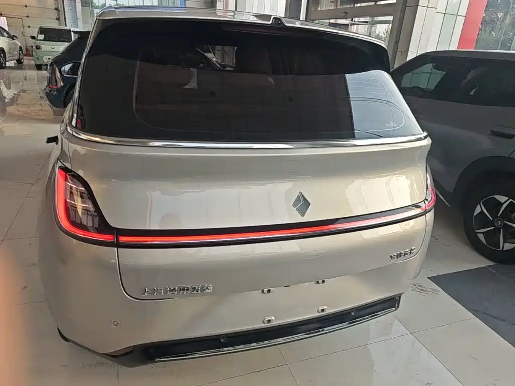 Baojun Yunduo — миниатюра 6