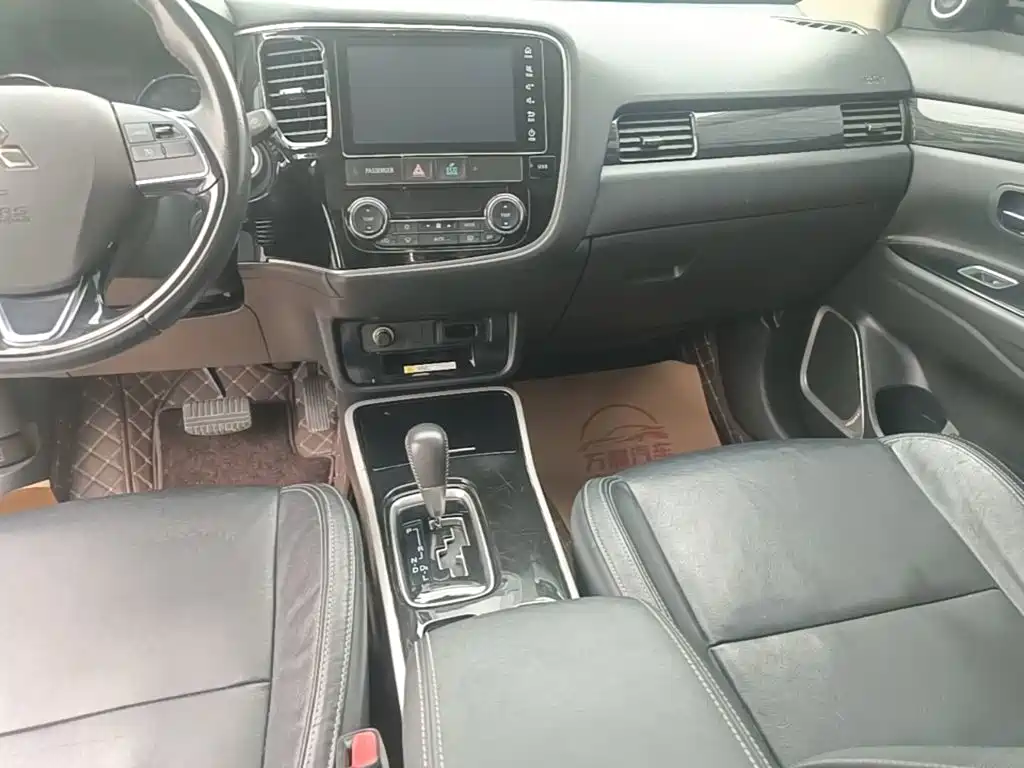 Mitsubishi Outlander — миниатюра 14
