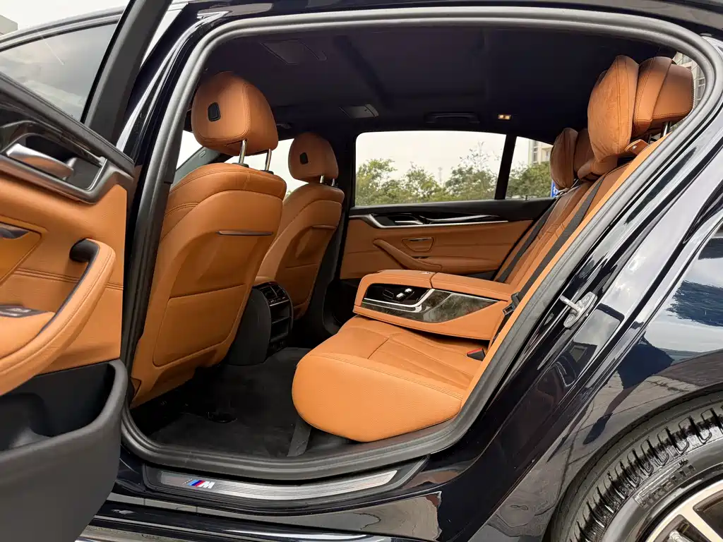 BMW 5 Series — миниатюра 6