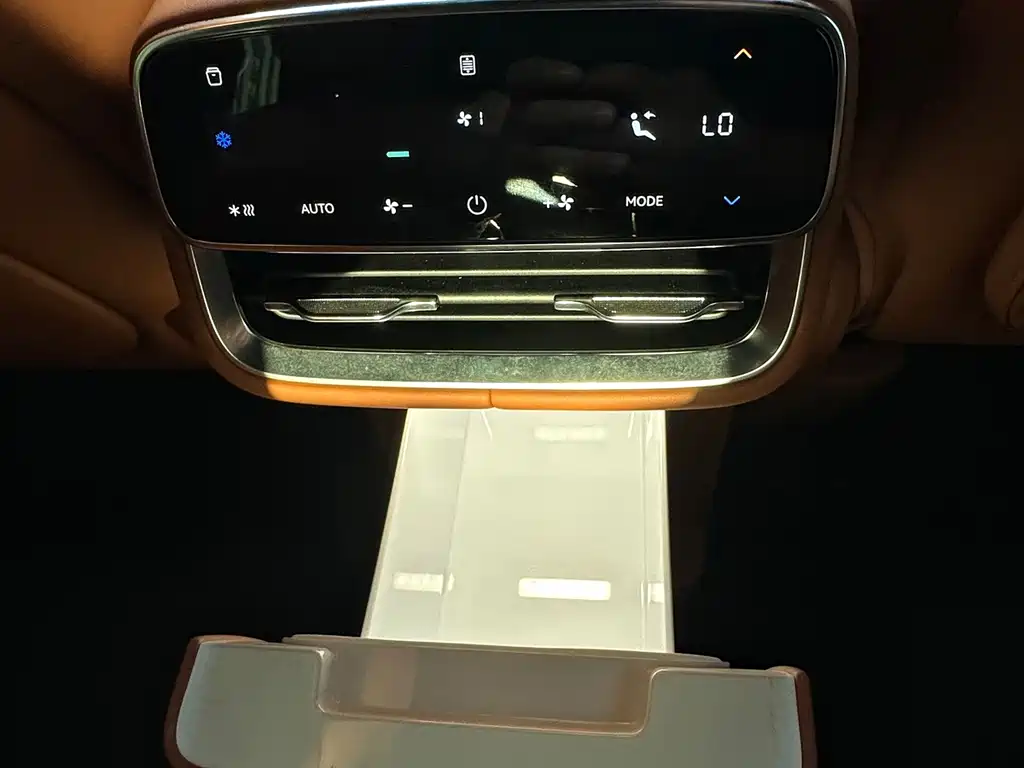 AITO AITO M8 — миниатюра 27