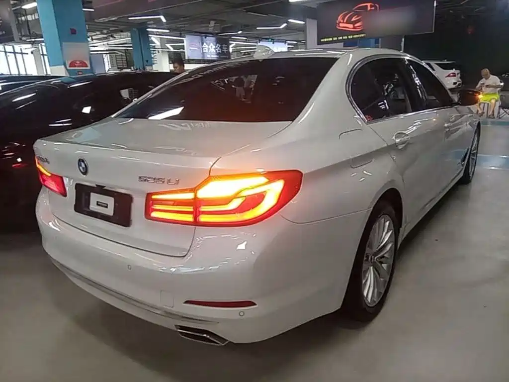 BMW 5 Series — миниатюра 7