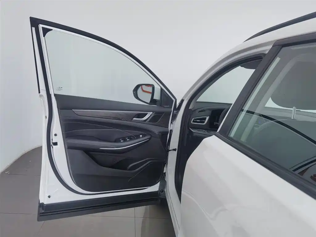 Dongfeng 580 2022 1.5T MT Luxury