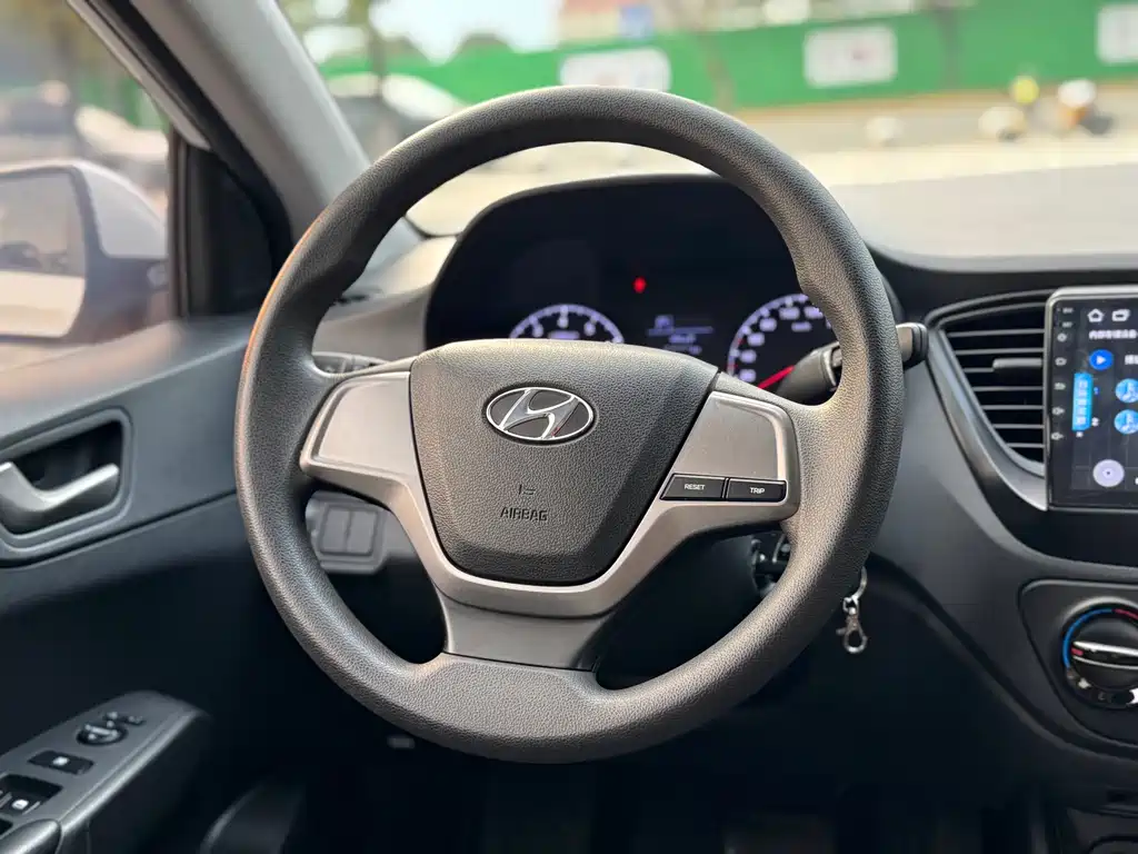 Hyundai Verna — миниатюра 13
