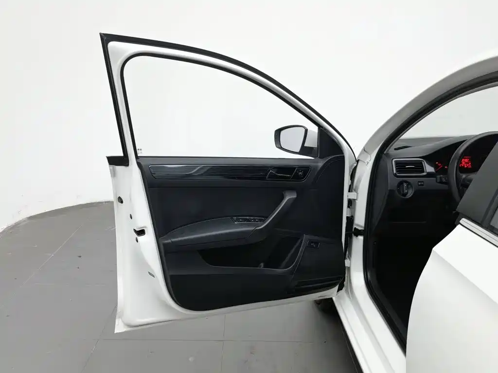 Volkswagen Santana — миниатюра 8