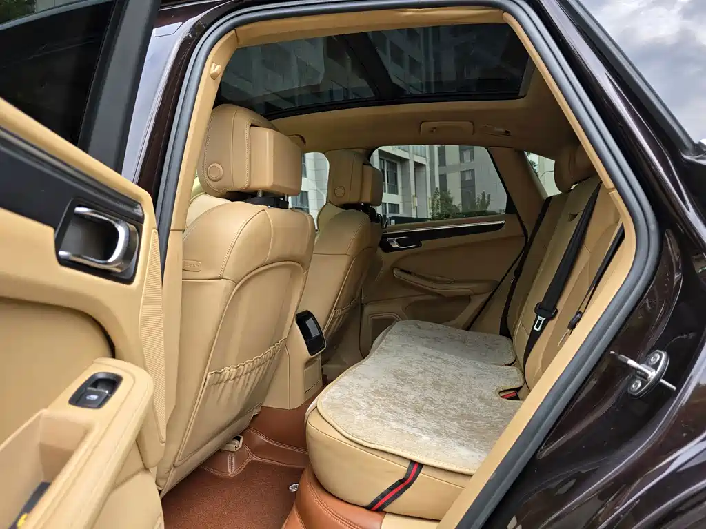 Porsche Macan — миниатюра 9