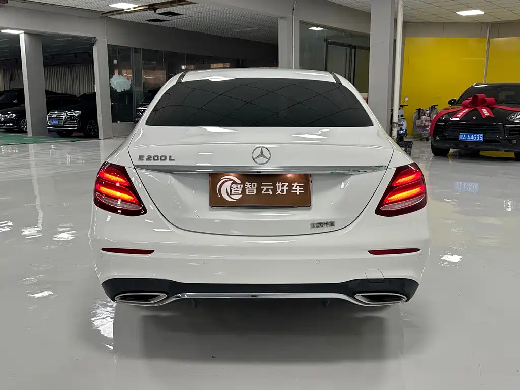 Mercedes-Benz E-Class — миниатюра 8