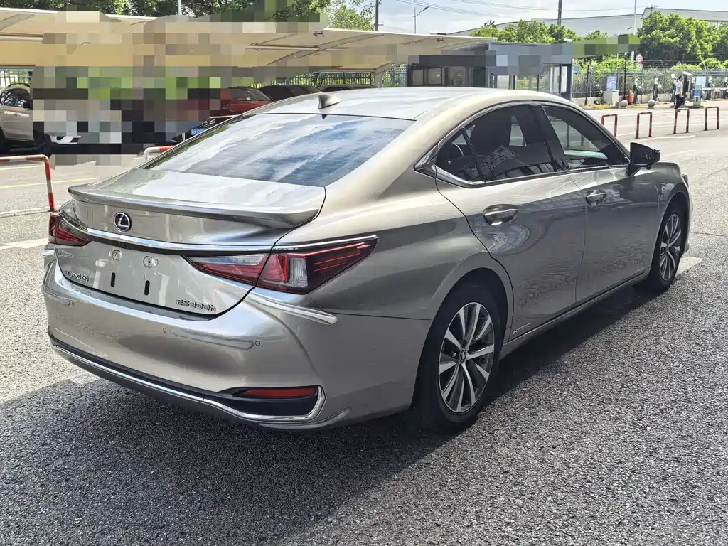 Lexus ES — миниатюра 10