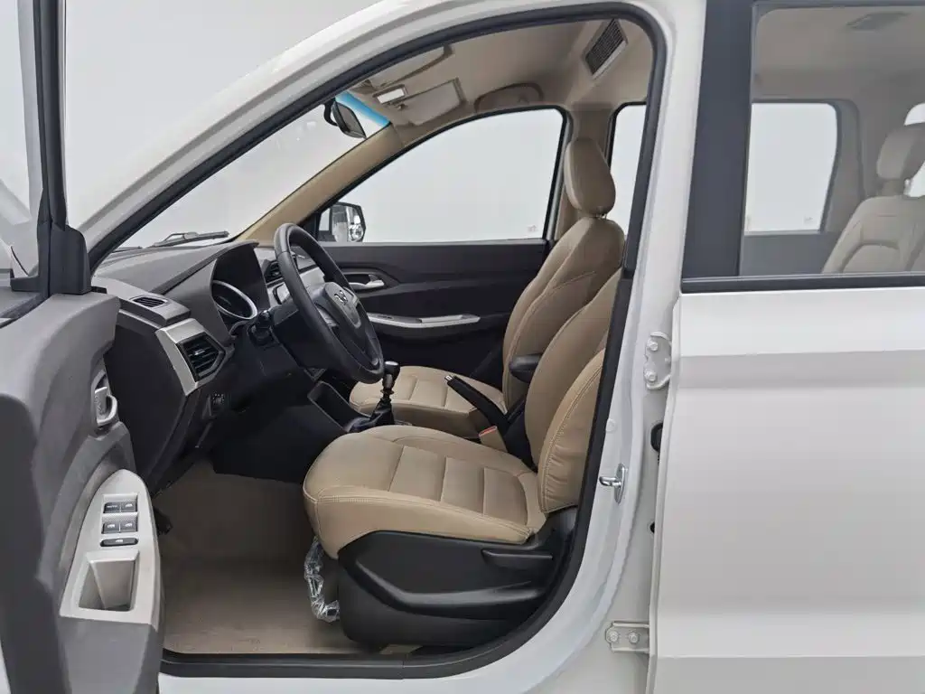 Wuling Hongguang — миниатюра 10