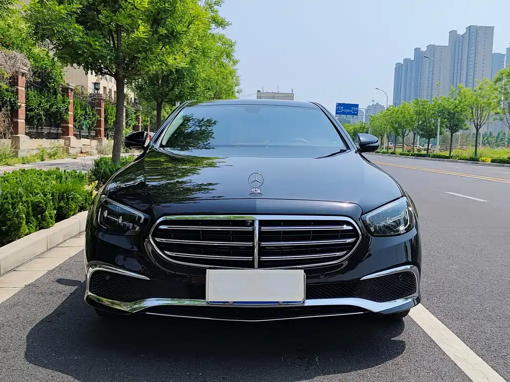 Mercedes-Benz E-Class — миниатюра 17