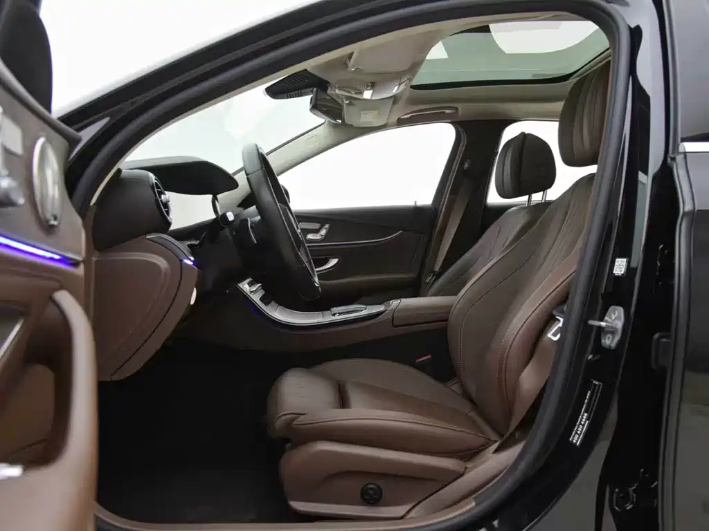 Mercedes-Benz E-Class — миниатюра 8